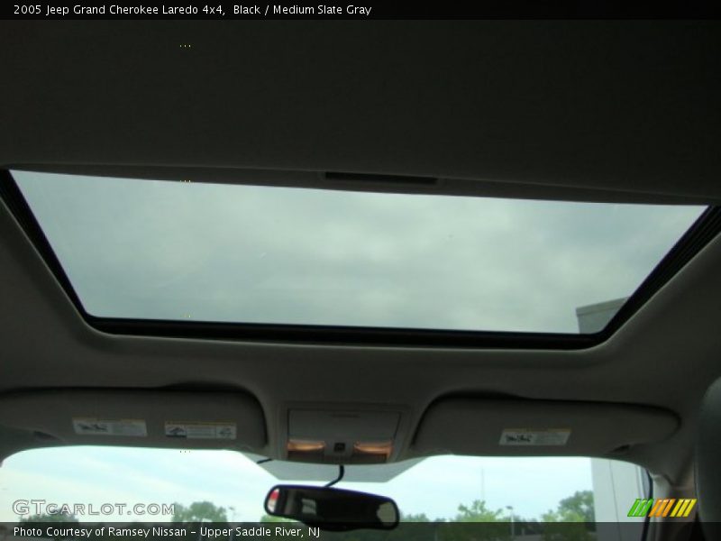 Black / Medium Slate Gray 2005 Jeep Grand Cherokee Laredo 4x4