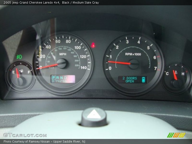 Black / Medium Slate Gray 2005 Jeep Grand Cherokee Laredo 4x4