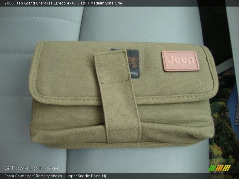 Black / Medium Slate Gray 2005 Jeep Grand Cherokee Laredo 4x4