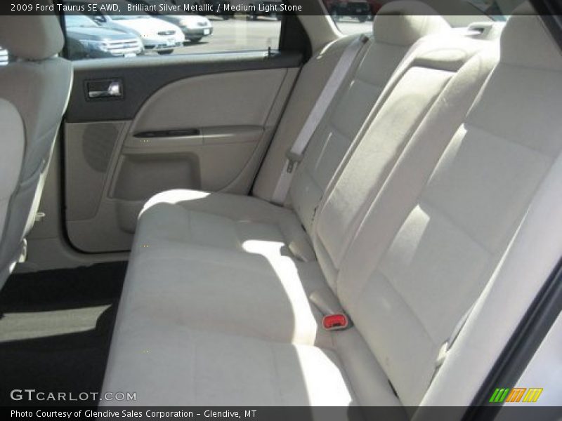 Brilliant Silver Metallic / Medium Light Stone 2009 Ford Taurus SE AWD