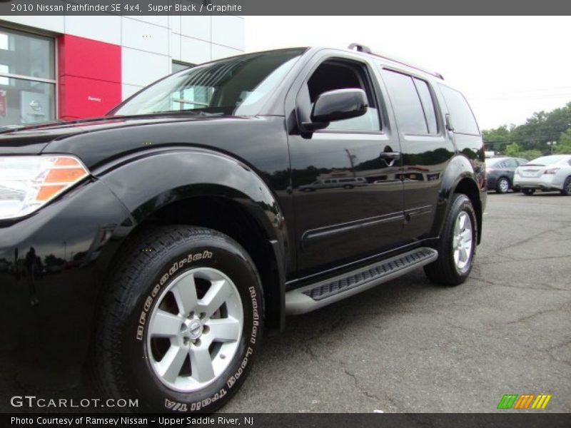 Super Black / Graphite 2010 Nissan Pathfinder SE 4x4