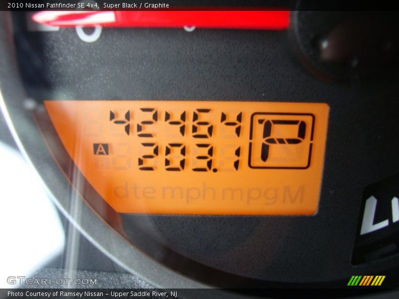 Super Black / Graphite 2010 Nissan Pathfinder SE 4x4