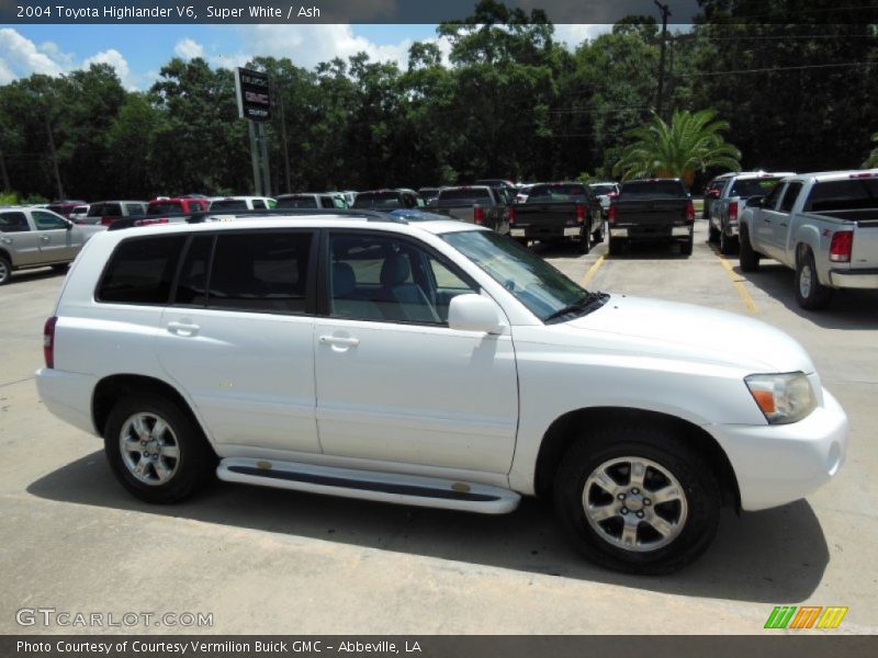 Super White / Ash 2004 Toyota Highlander V6