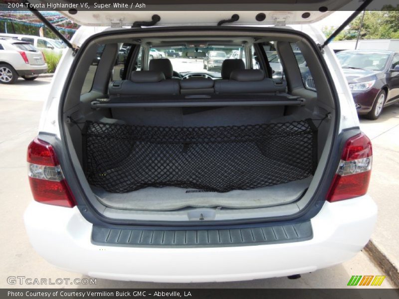 Super White / Ash 2004 Toyota Highlander V6
