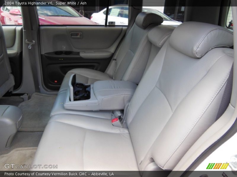 Super White / Ash 2004 Toyota Highlander V6