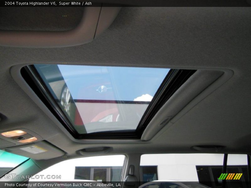 Super White / Ash 2004 Toyota Highlander V6