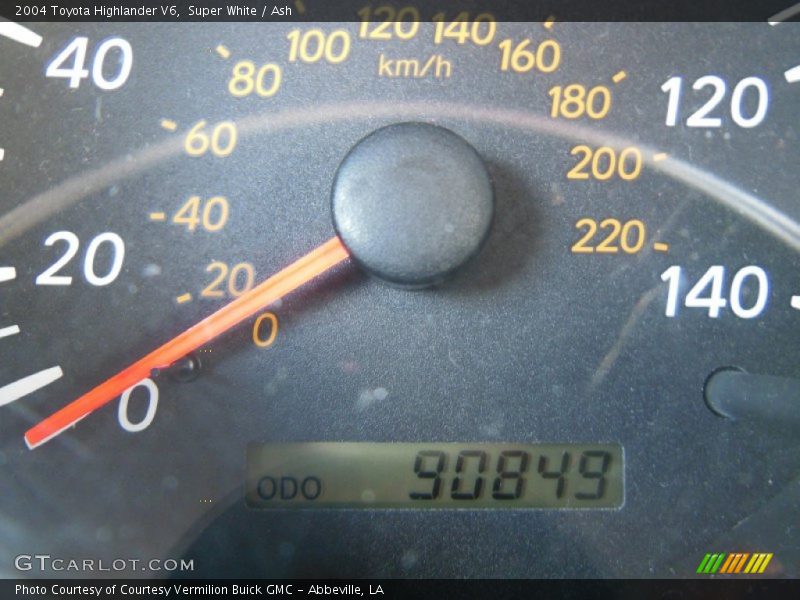 Super White / Ash 2004 Toyota Highlander V6