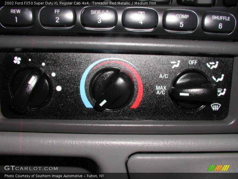 Controls of 2002 F350 Super Duty XL Regular Cab 4x4