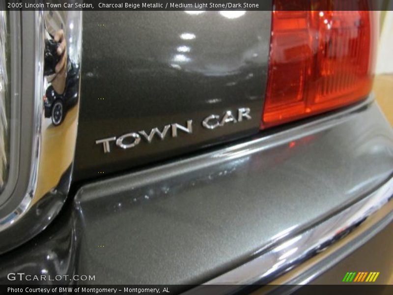 Charcoal Beige Metallic / Medium Light Stone/Dark Stone 2005 Lincoln Town Car Sedan