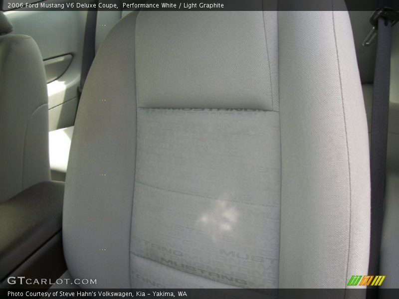 Performance White / Light Graphite 2006 Ford Mustang V6 Deluxe Coupe