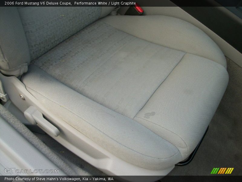 Performance White / Light Graphite 2006 Ford Mustang V6 Deluxe Coupe