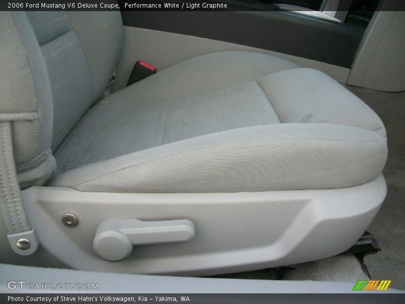 Performance White / Light Graphite 2006 Ford Mustang V6 Deluxe Coupe