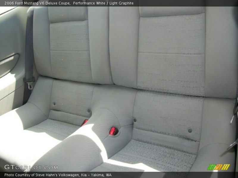 Performance White / Light Graphite 2006 Ford Mustang V6 Deluxe Coupe