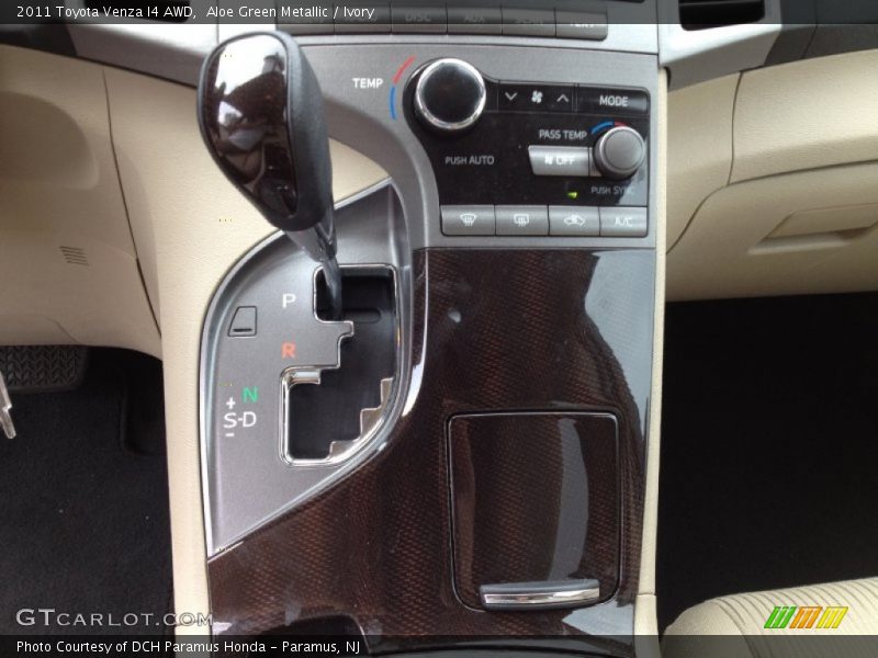 Aloe Green Metallic / Ivory 2011 Toyota Venza I4 AWD