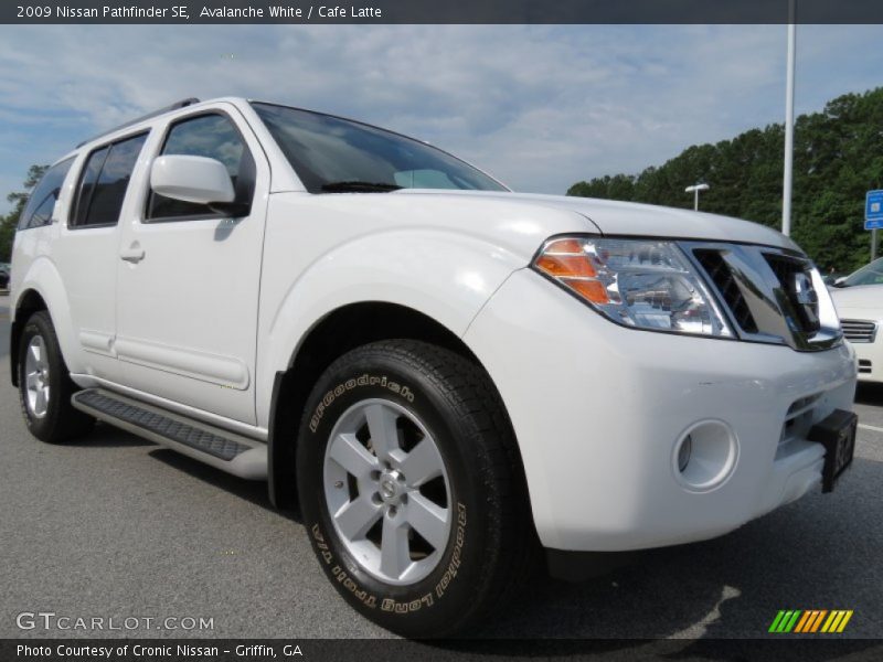 Avalanche White / Cafe Latte 2009 Nissan Pathfinder SE