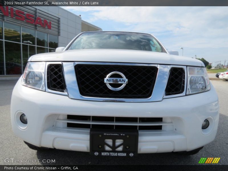 Avalanche White / Cafe Latte 2009 Nissan Pathfinder SE