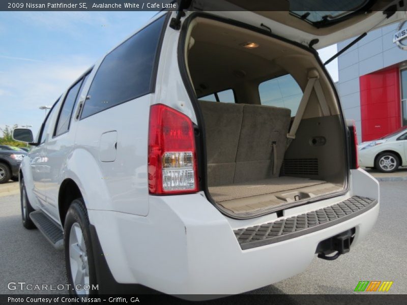 Avalanche White / Cafe Latte 2009 Nissan Pathfinder SE