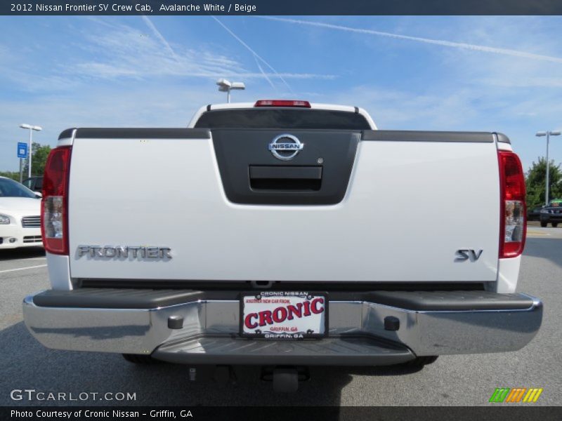 Avalanche White / Beige 2012 Nissan Frontier SV Crew Cab