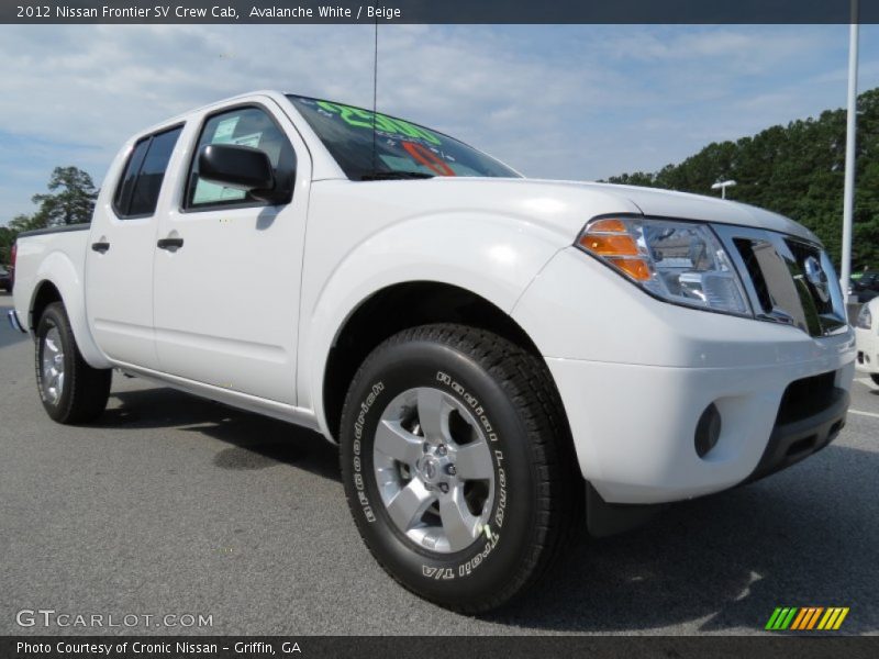 Avalanche White / Beige 2012 Nissan Frontier SV Crew Cab