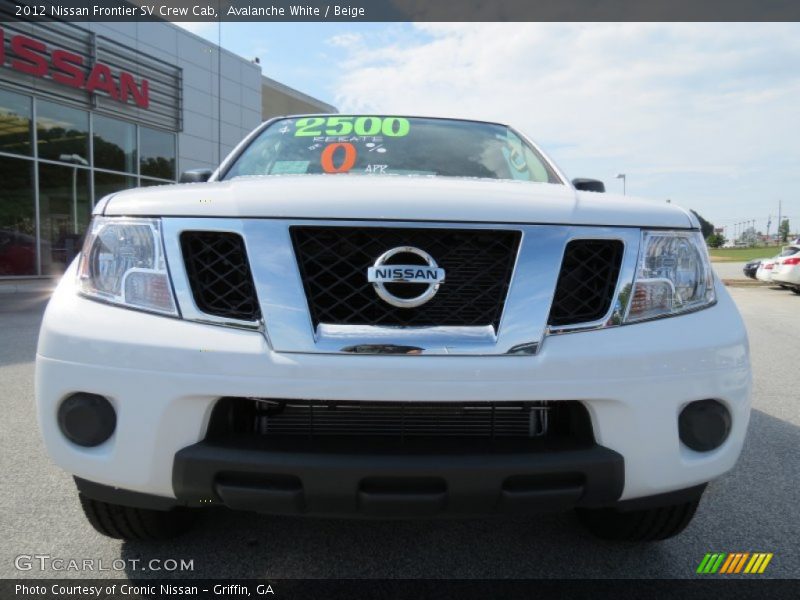 Avalanche White / Beige 2012 Nissan Frontier SV Crew Cab