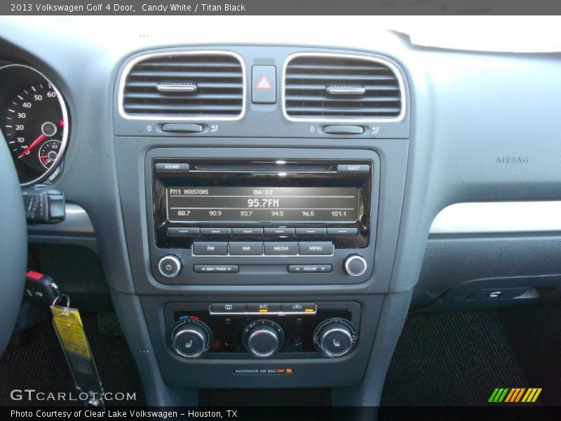 Candy White / Titan Black 2013 Volkswagen Golf 4 Door