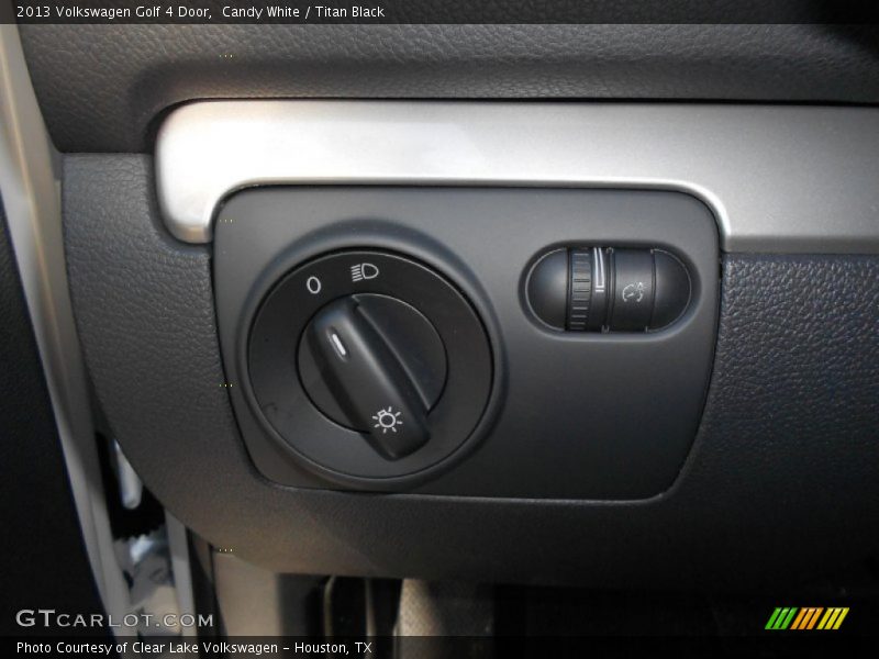 Candy White / Titan Black 2013 Volkswagen Golf 4 Door