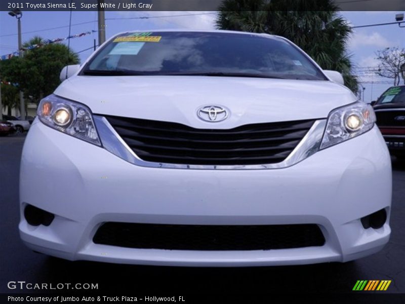 Super White / Light Gray 2011 Toyota Sienna LE