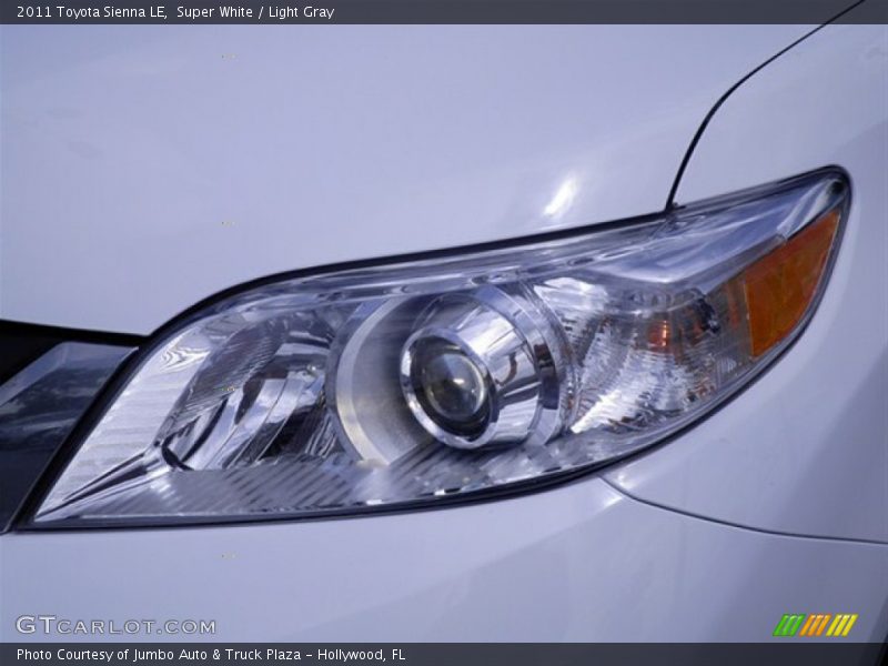 Super White / Light Gray 2011 Toyota Sienna LE