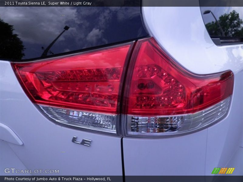 Super White / Light Gray 2011 Toyota Sienna LE