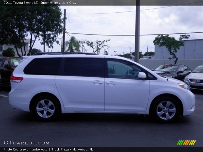 Super White / Light Gray 2011 Toyota Sienna LE