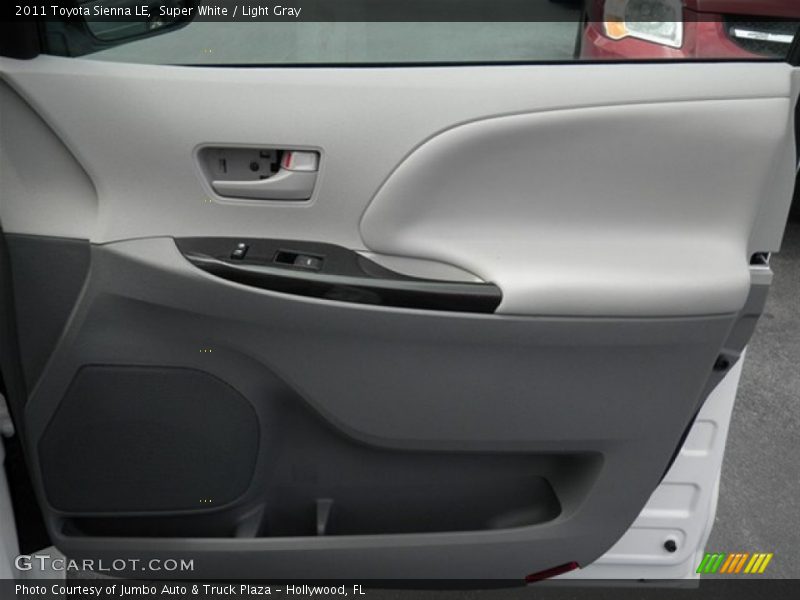 Super White / Light Gray 2011 Toyota Sienna LE