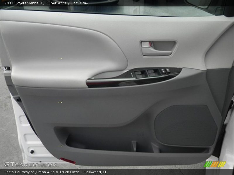 Super White / Light Gray 2011 Toyota Sienna LE