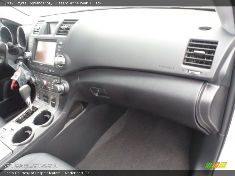 Blizzard White Pearl / Black 2012 Toyota Highlander SE