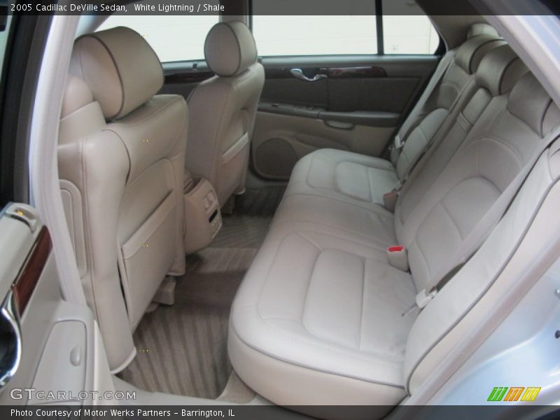 White Lightning / Shale 2005 Cadillac DeVille Sedan