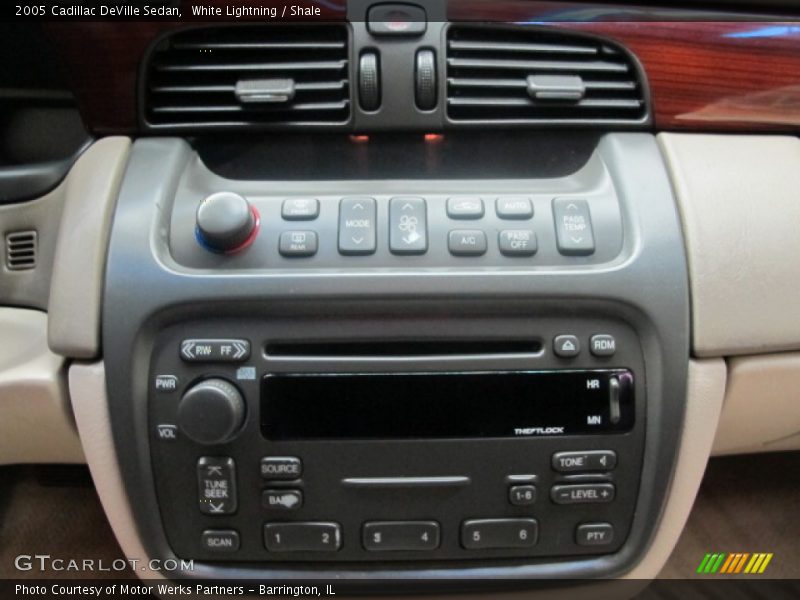 White Lightning / Shale 2005 Cadillac DeVille Sedan