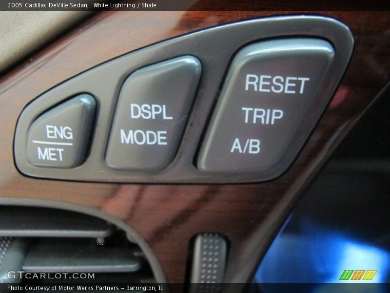 White Lightning / Shale 2005 Cadillac DeVille Sedan
