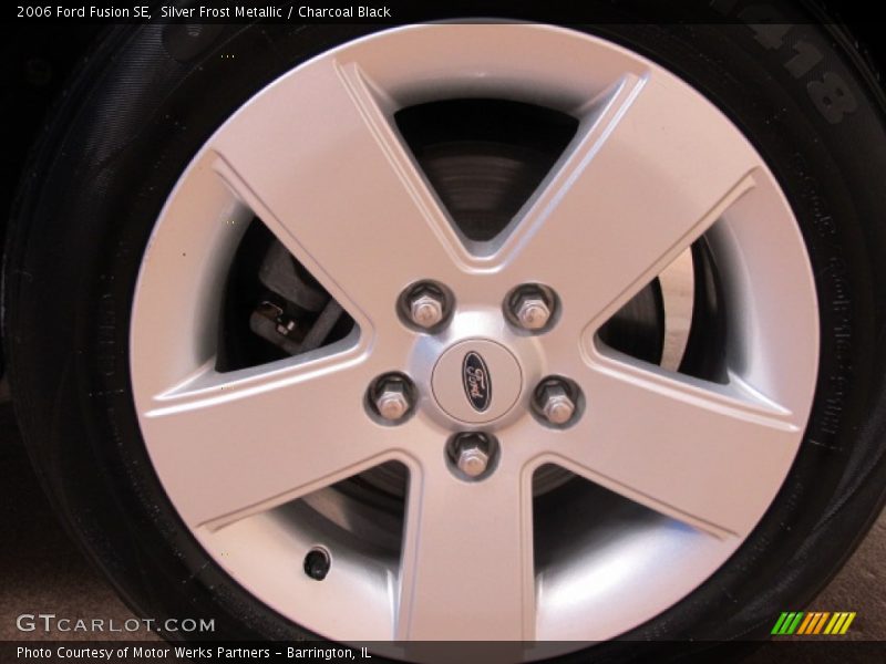 Silver Frost Metallic / Charcoal Black 2006 Ford Fusion SE