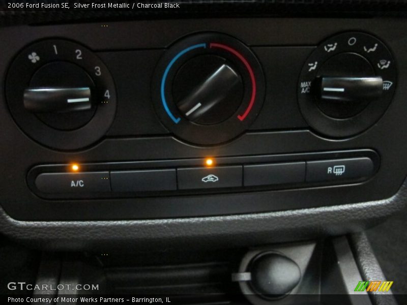 Silver Frost Metallic / Charcoal Black 2006 Ford Fusion SE