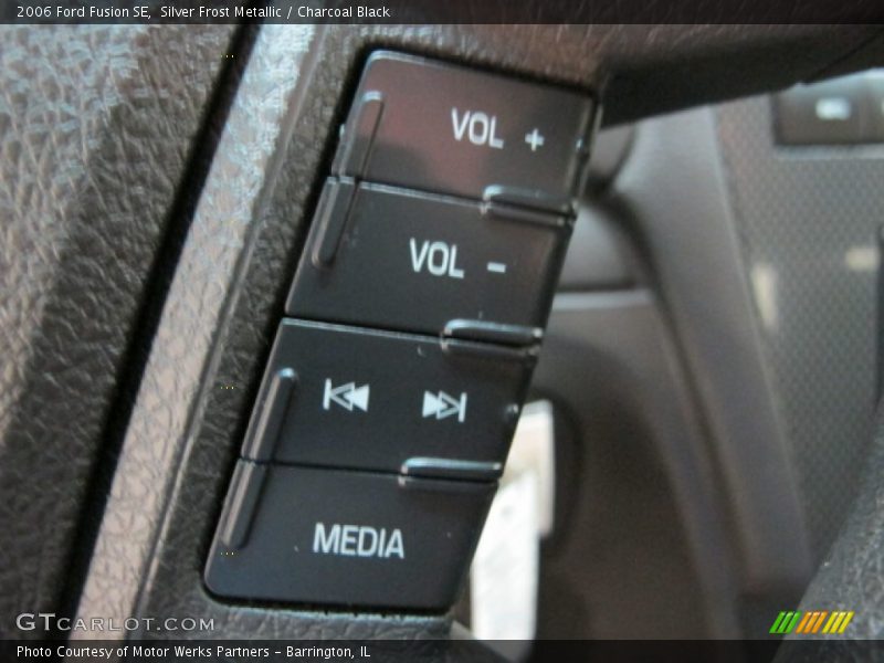 Silver Frost Metallic / Charcoal Black 2006 Ford Fusion SE