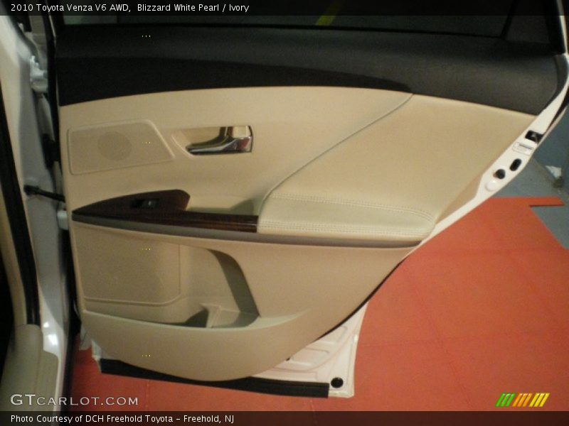 Blizzard White Pearl / Ivory 2010 Toyota Venza V6 AWD