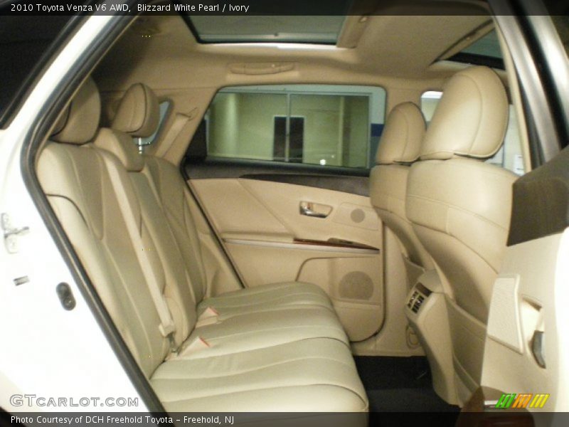 Blizzard White Pearl / Ivory 2010 Toyota Venza V6 AWD