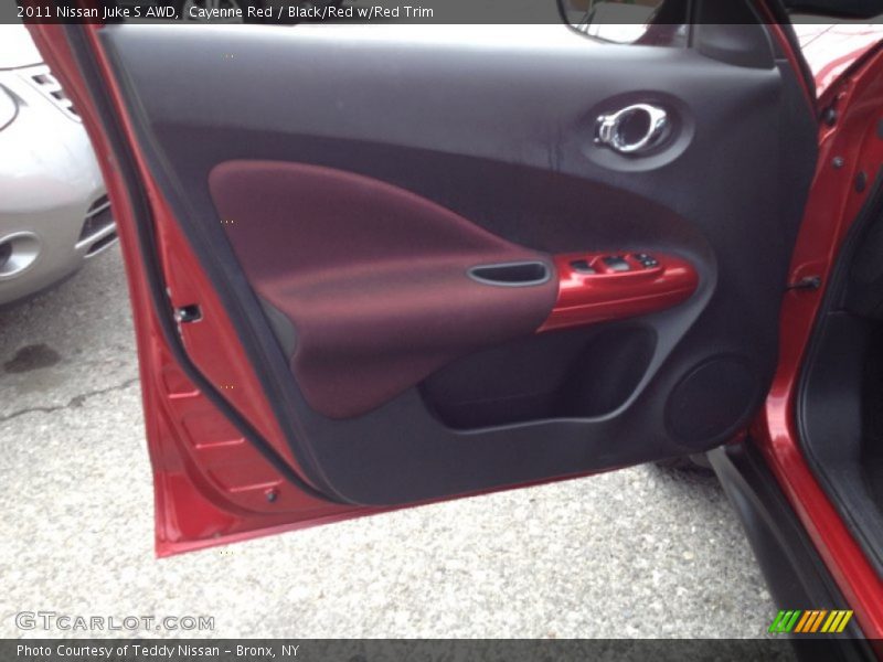 Door Panel of 2011 Juke S AWD