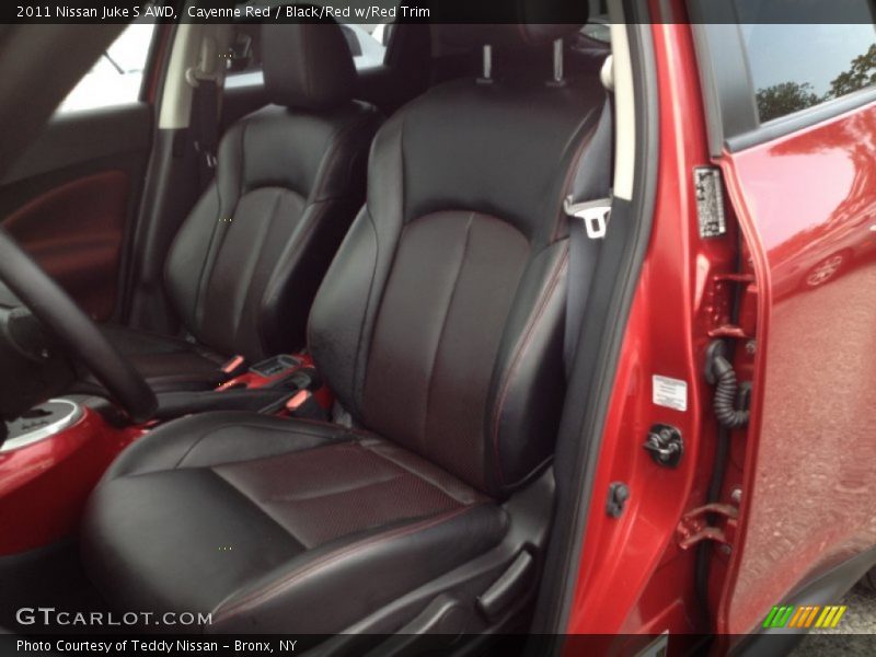 Front Seat of 2011 Juke S AWD
