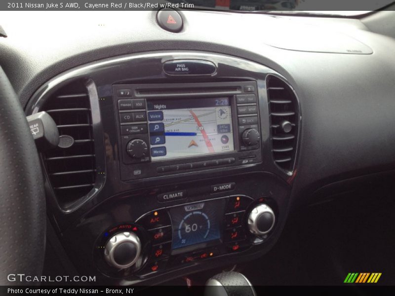 Controls of 2011 Juke S AWD
