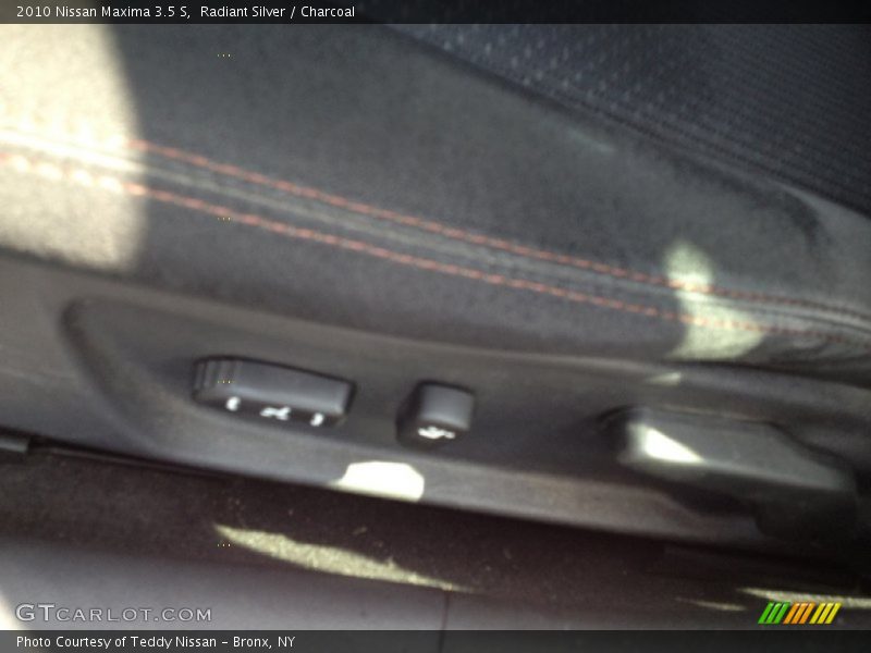 Radiant Silver / Charcoal 2010 Nissan Maxima 3.5 S