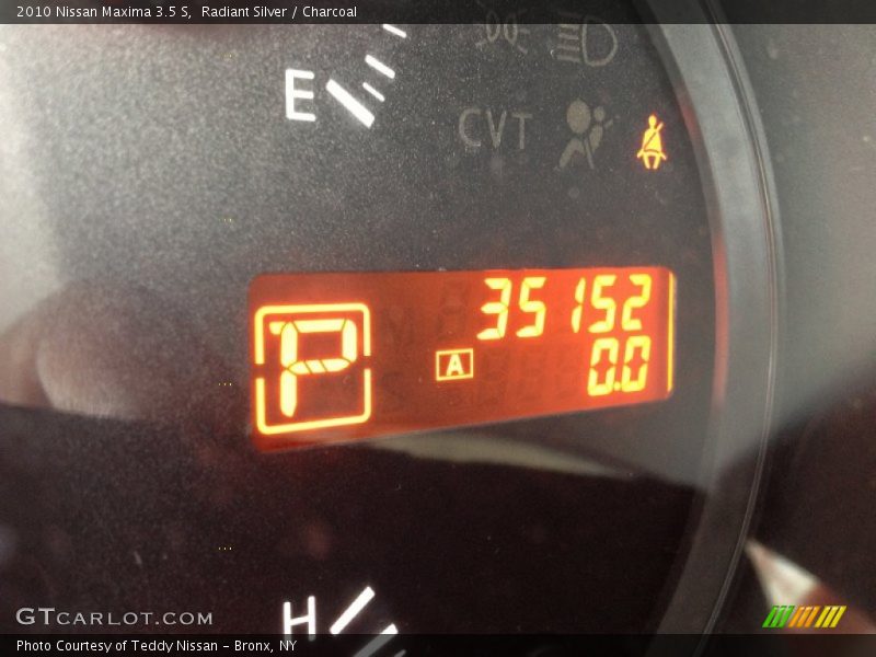 Radiant Silver / Charcoal 2010 Nissan Maxima 3.5 S