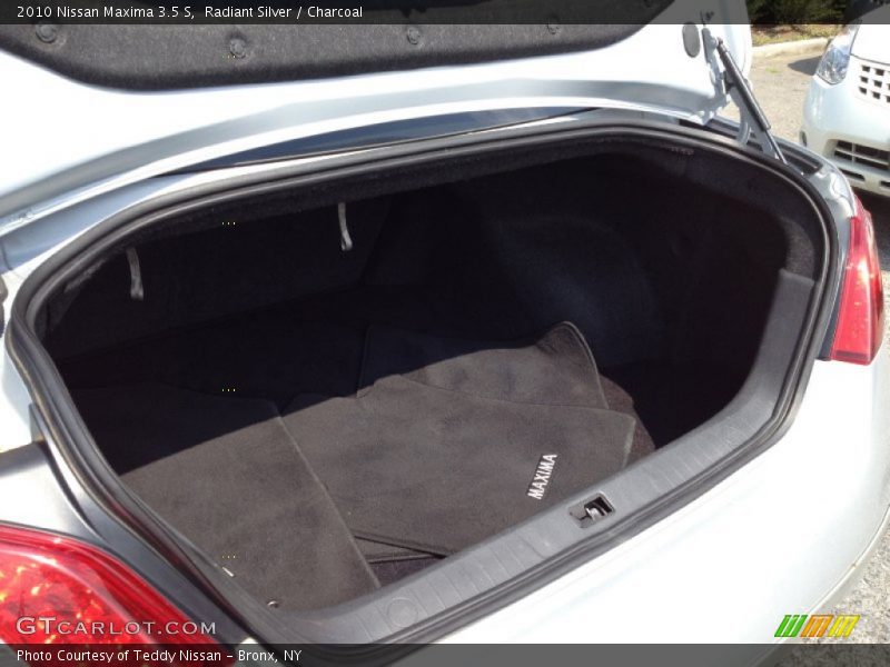Radiant Silver / Charcoal 2010 Nissan Maxima 3.5 S