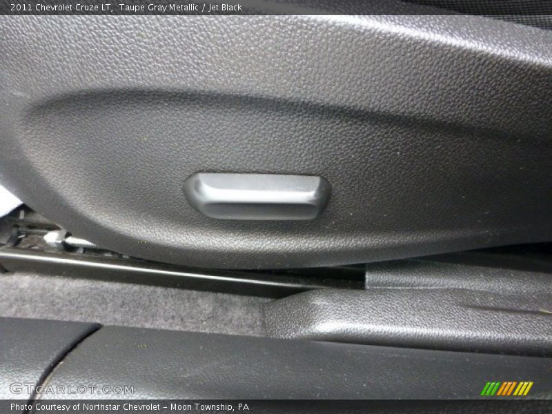 Taupe Gray Metallic / Jet Black 2011 Chevrolet Cruze LT
