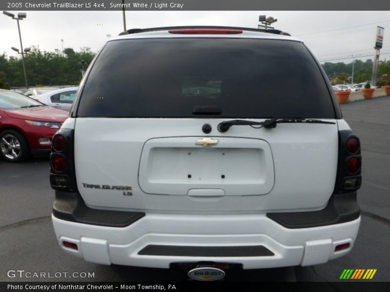 Summit White / Light Gray 2005 Chevrolet TrailBlazer LS 4x4