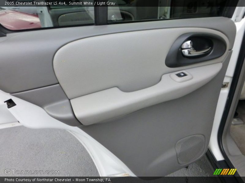 Summit White / Light Gray 2005 Chevrolet TrailBlazer LS 4x4